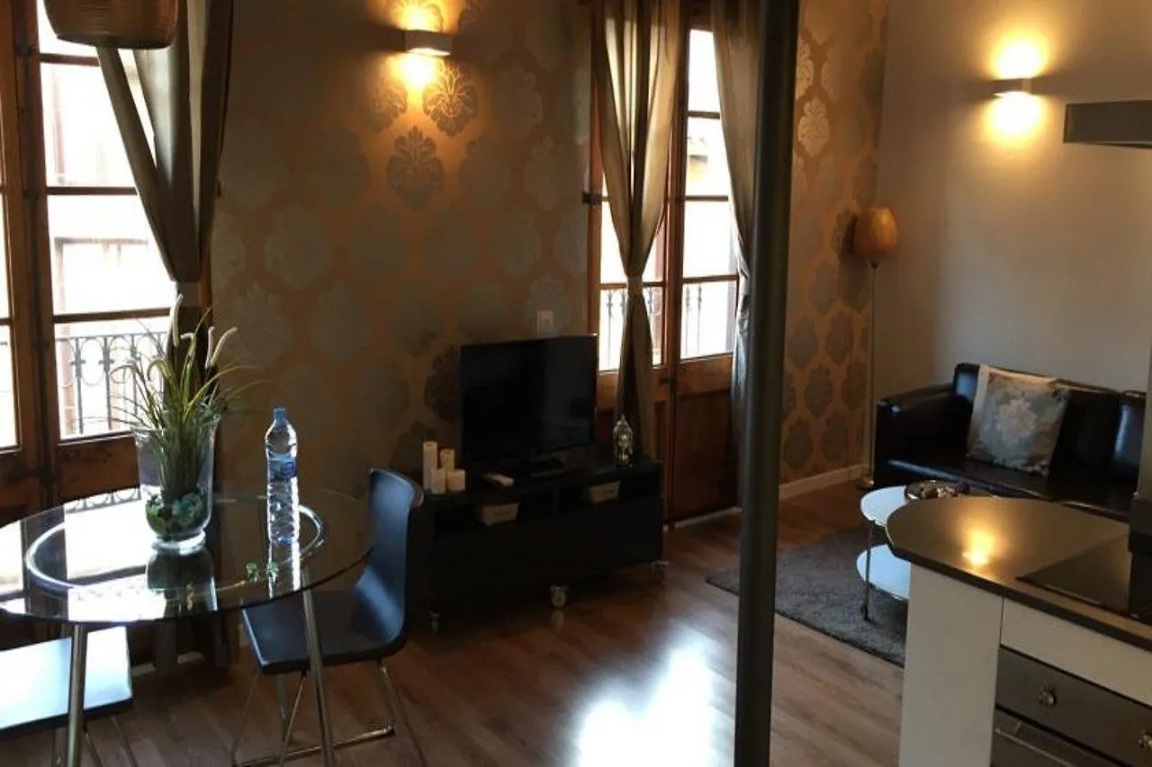 Inside Barcelona Apartments Mercat