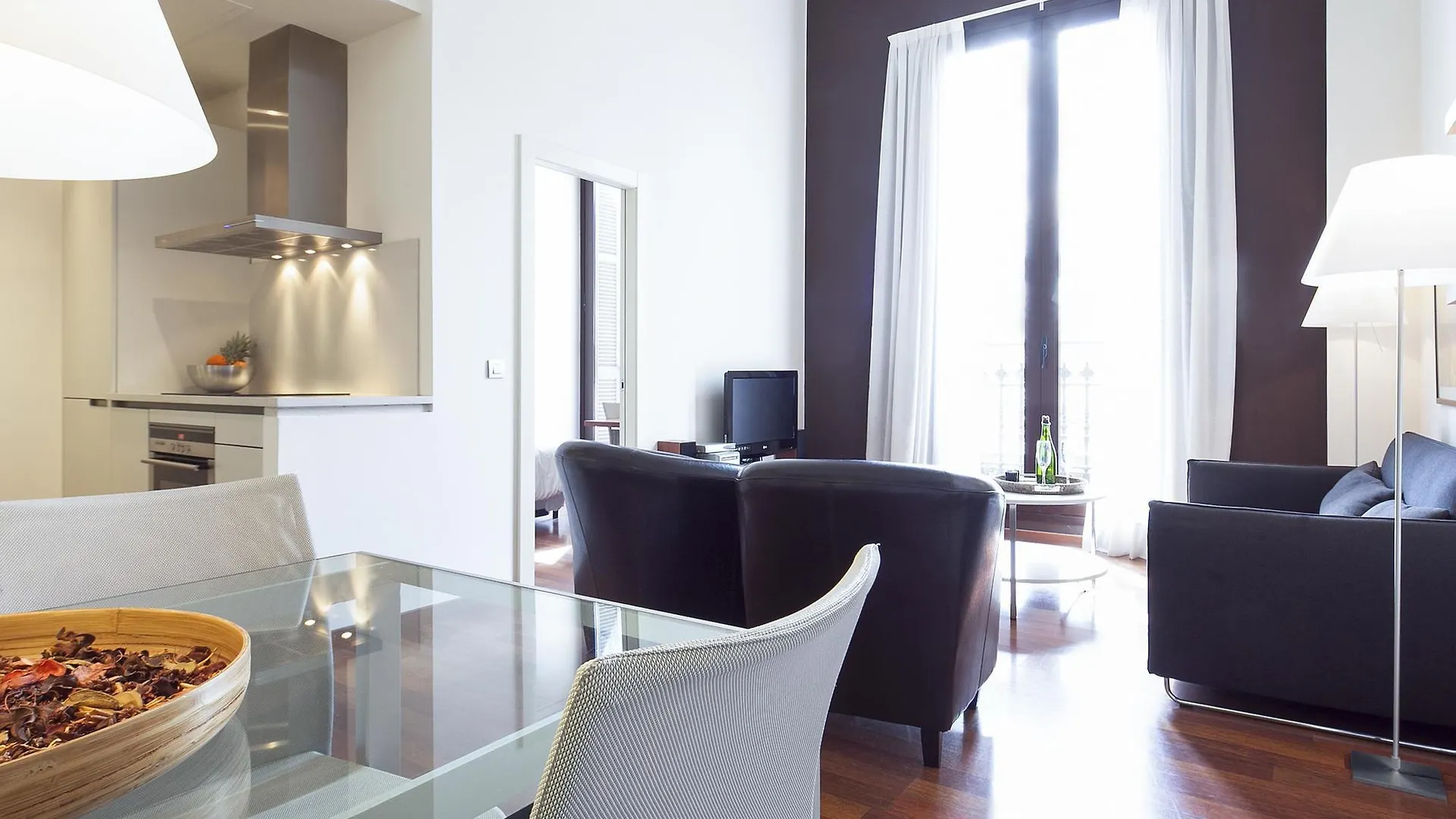 Inside Barcelona Apartments Mercat
