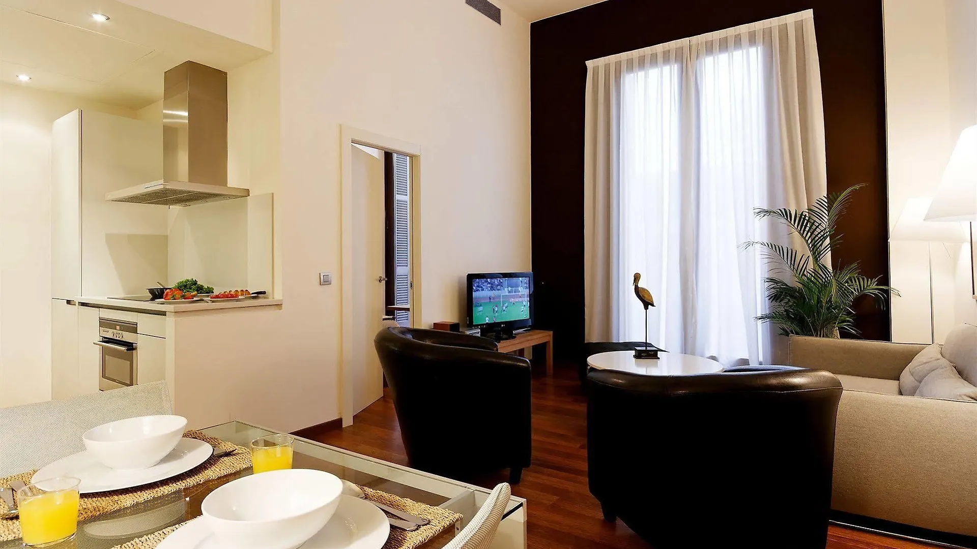 Inside Barcelona Apartments Mercat