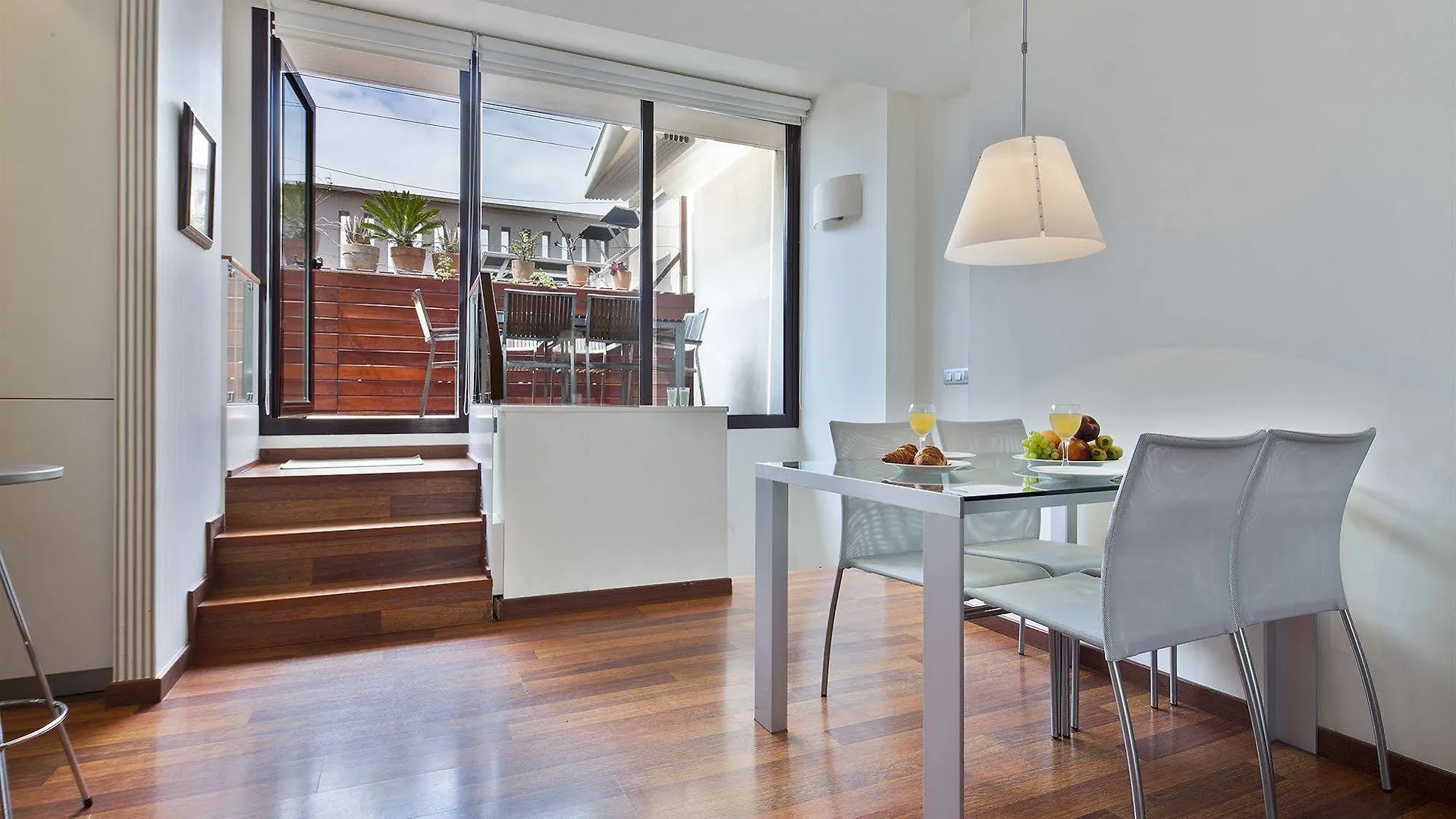 Inside Barcelona Apartments Mercat